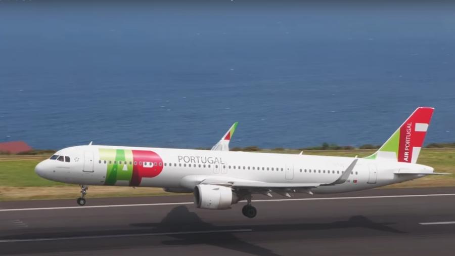 Avião da TAP pousa no aeroporto Cristiano Ronaldo, na Ilha da Madeira, em Portugal