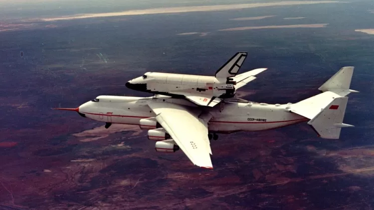 Fim de uma era: o impacto do ataque ao Antonov An-225, maior avião do mundo 8