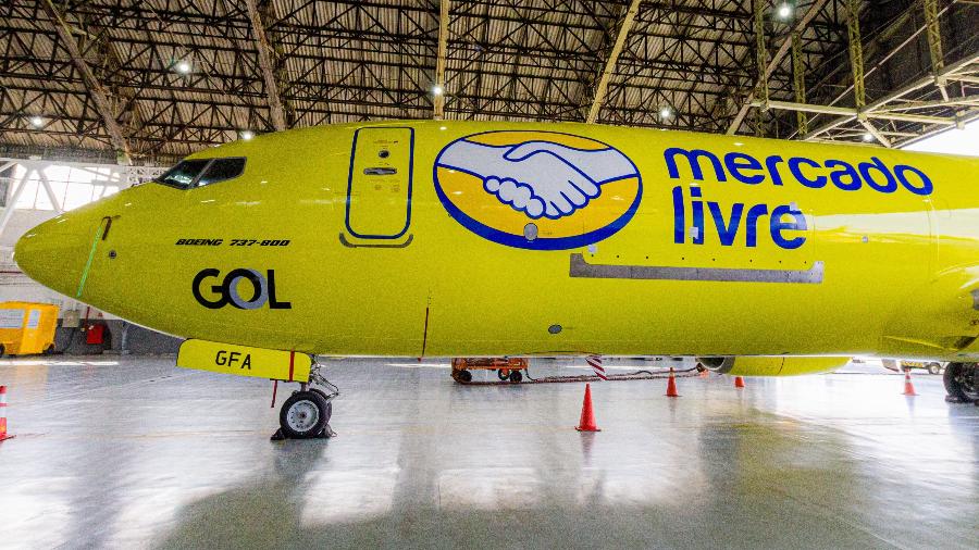 Primeiro Boeing 737 cargueiro da Gol, em parceria com o Mercado Livre