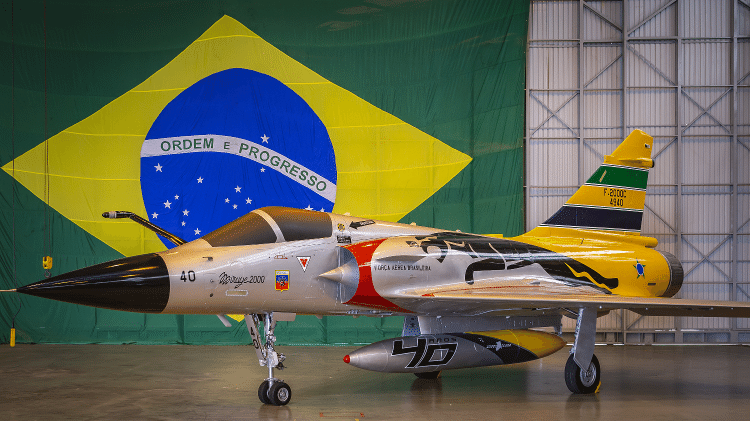 Caça Mirage III no qual Ayrton Senna voou junto com então tenente-Coronel Alberto de Paiva Cortes em 1989