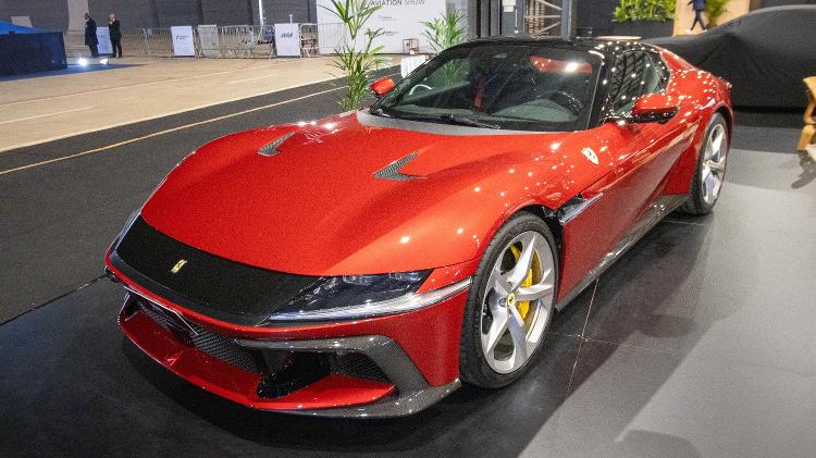Ferrari em exposição no Catarina Aviation Show 2026