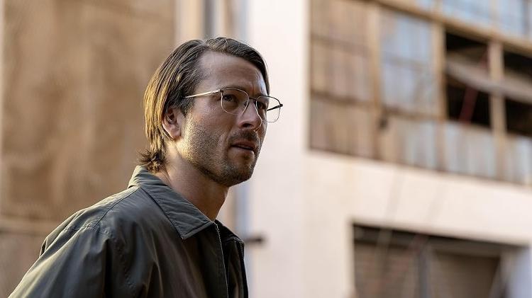 Glen Powell em 'Assassino Por Acaso'