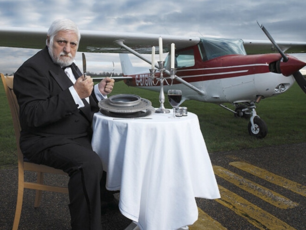 A incrível história do homem que comeu um avião e entrou para o Guinness