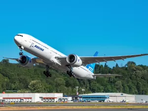 Fotos exclusivas: novo avião da Boeing dobrará asa para caber em aeroportos