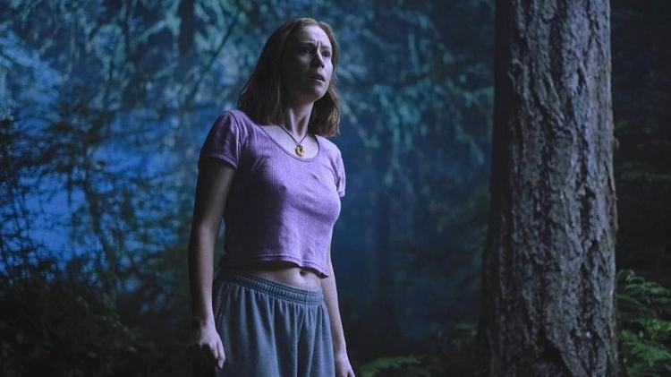 Hannah Einbinder corre por sua vida em 'Acampamento Miasma' Hannah Einbinder corre por sua vida em 'Acampamento Miasma'