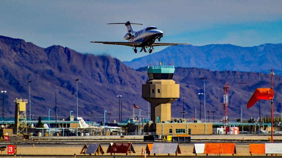 Aeroporto do Norte de Las Vegas foi um dos que recebeu as centenas de jatos particulares que voaram para o Super Bowl em 2024