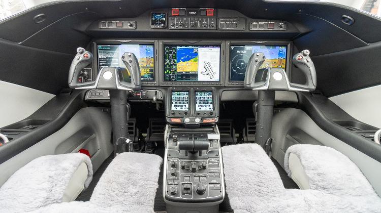 Cabine de comando do Hondajet Elite II: avião custa a partir de US$ 6,95 milhões