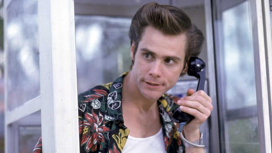 Jim Carrey em 'Ace Ventura - Um Detetive Diferente', que completa 30 anos