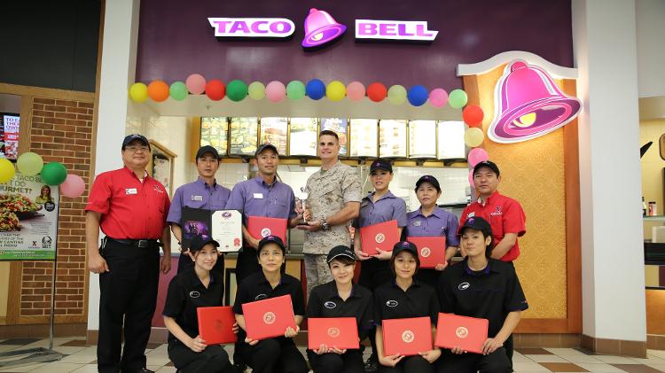 Loja da rede de lanchonetes Taco Bell no Campo Hansen, base dos EUA em Onkinawa (Japão): unidade foi reconhecida como um dos melhores serviços alimentares da região da Ásia-Pacífico