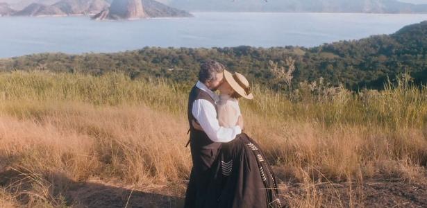 Dom Pedro beija Luísa e Mariana Ximenes constata: 'São humanos' - 12/08/2021 - Vimarsana News