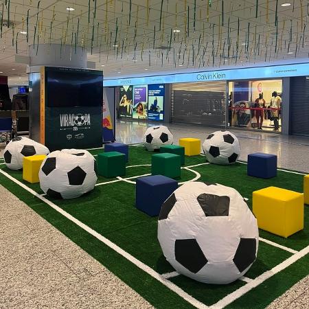 Aeroporto de Viracopos, em Campinas (SP), conta com o lounge temático "Viracopa", onde é possível acompanhar os jogos da Copa na área de embarque Aeroporto de Viracopos, em Campinas (SP), conta com o lounge temático "Viracopa", onde é possível acompanhar os jogos da Copa na área de embarque