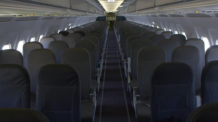 Interior do avião Airbus A320 que realizou o primeiro voo da Itapemirim Transportes Aéreos