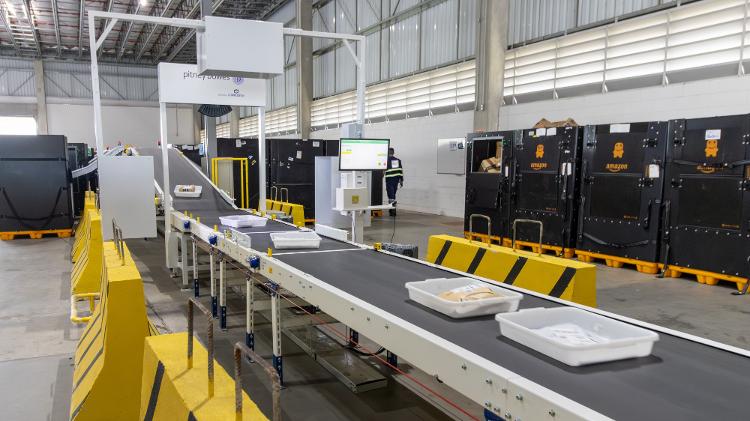  Equipamento é usado para classificar cada encomenda de acordo com o destino para direcionar para cada voo respectivo