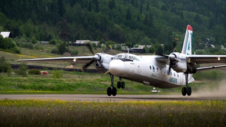 Avião Antonov An-24 da Angara Airlines: Modelo é conhecido como 'trator' devido à sua robustez e versatilidade