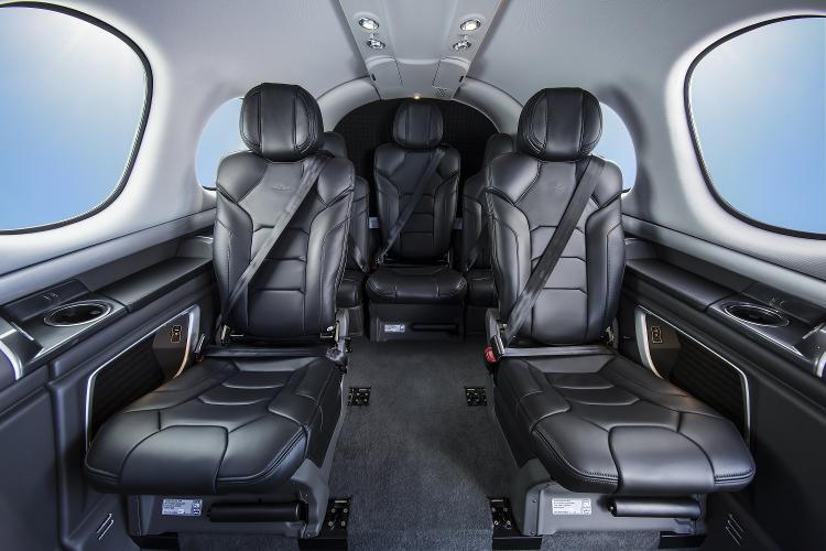Interior do Cirrus Vision Jet: Aeronave pode transportar até sete pessoas a bordo