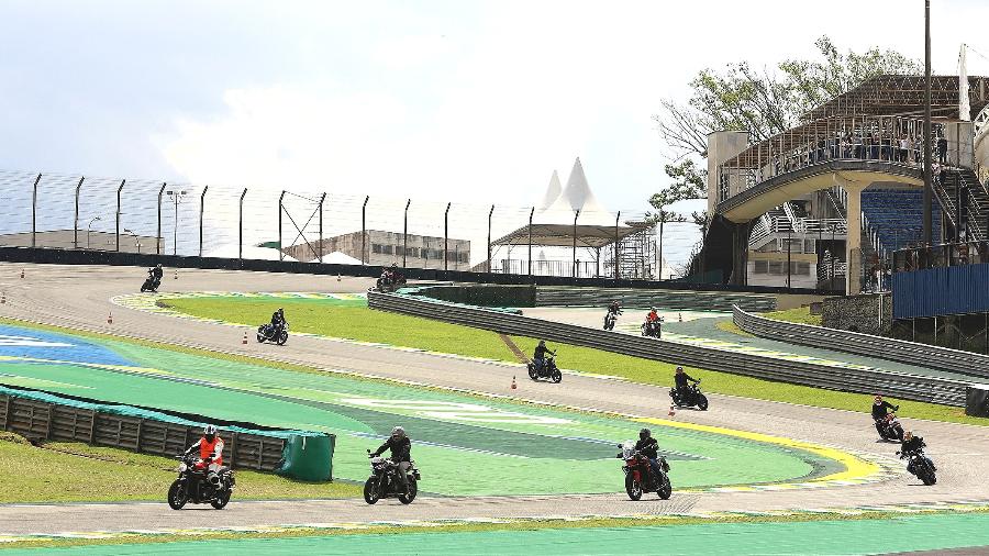 Ride Pass, ingresso que dá direito a fazer o test-ride de três motos na pista do autódromo, custa R$ 449 - Mario Villaescusa/Revista Duas Rodas