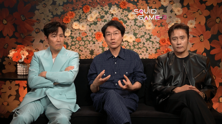 Lee Jong-jae, o diretor Hwang Dang-hyok e Lee Byung-hun discutem o final de 'Round 6' Lee Jong-jae, o diretor Hwang Dang-hyok e Lee Byung-hun discutem o final de 'Round 6'