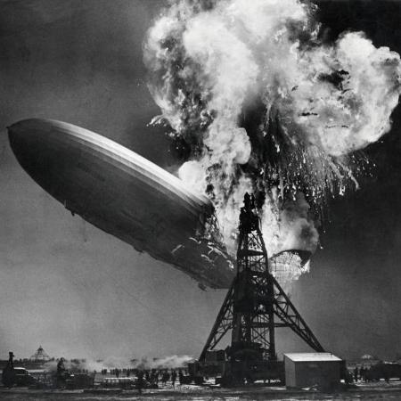 Hindenburg em chamas em 1937: Acidente pôs fim à era dos dirigíveis - Sam Shere