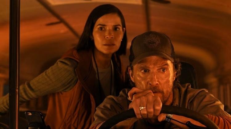 America Ferrera e Matthew McConaughey em 'O Ônibus Perdido' America Ferrera e Matthew McConaughey em 'O Ônibus Perdido'