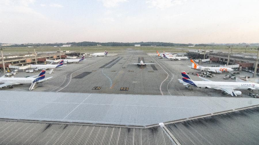 Pátio de aeronaves no aeroporto de Guarulhos: Local passa novamente por problema no sinal de GPS