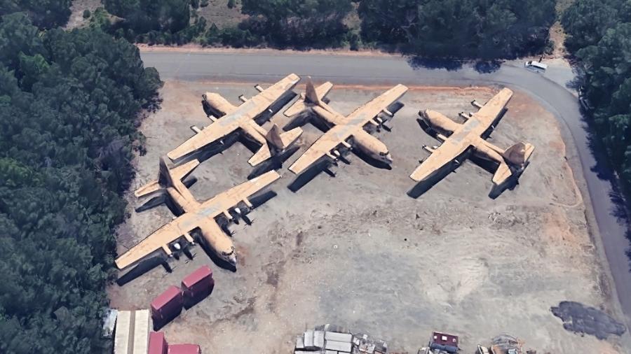 C-130 Hercules que pertencem ao governo da Líbia, mas que estão presos nos EUA sem poderem ser usados C-130 Hercules que pertencem ao governo da Líbia, mas que estão presos nos EUA sem poderem ser usados