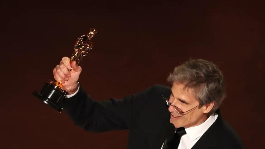 O diretor Walter Salles ganha o Oscar por 'Ainda Estou Aqui' O diretor Walter Salles ganha o Oscar por 'Ainda Estou Aqui'