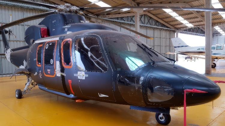 Helicóptero SIkorsky S-76 que irá a leilão na pintura antiga antes de ser concedido ao governo de Mato Grosso do Sul