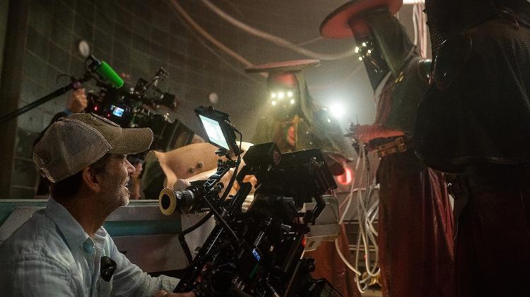 O diretor Zack Snyder no set de 'Rebel Moon'