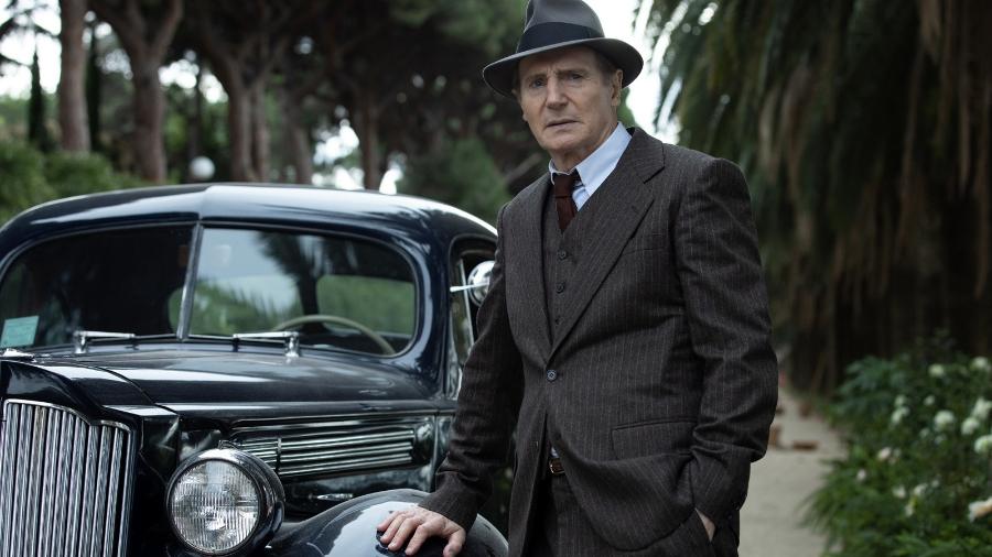 Liam Neeson como Philip Marlowe em "Sombras de Um Crime" - Diamond