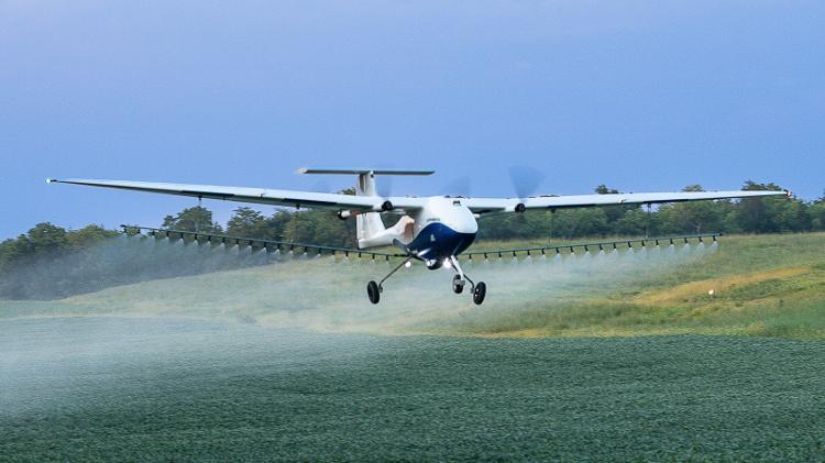 Avião remotamente controlado usado para pulverização agrícola Avião remotamente controlado usado para pulverização agrícola
