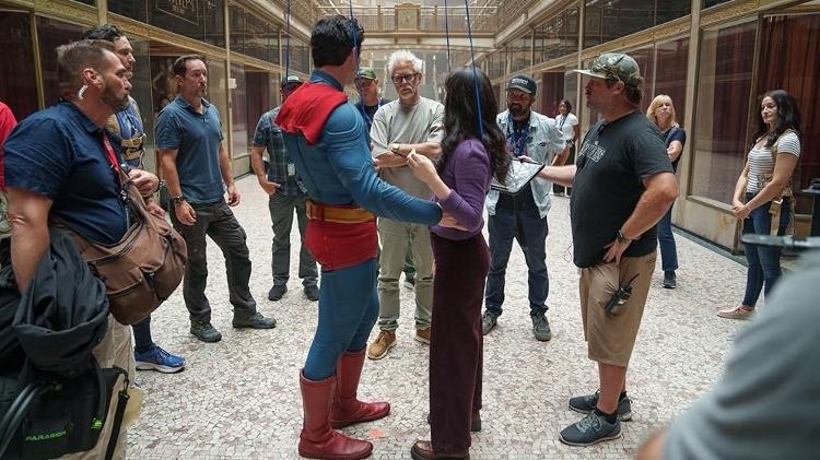 David Corenswet, James Gunn e Rachel Brosnahan no set de 'Superman' David Corenswet, James Gunn e Rachel Brosnahan no set de 'Superman'