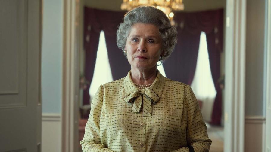 Imelda Staunton como a Rainha Elizabeth II na quinta temporada de "The Crown" - Netflix