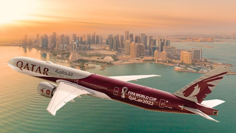 Avião da Qatar Airways com a pintura especial da Copa do Mundo de 2022 de futebol - Divulgação/Qatar Airways