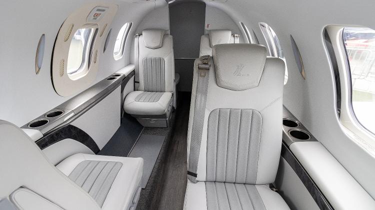 Interior do Hondajet Elite II, que pode levar até sete passageiros, além do piloto