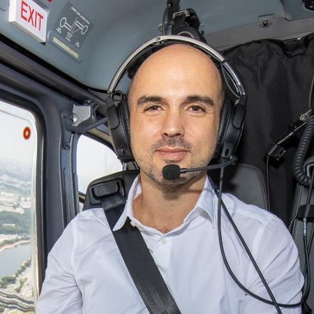 João Welsh, presidente-executivo da Revo, durante voo da empresa em São Paulo