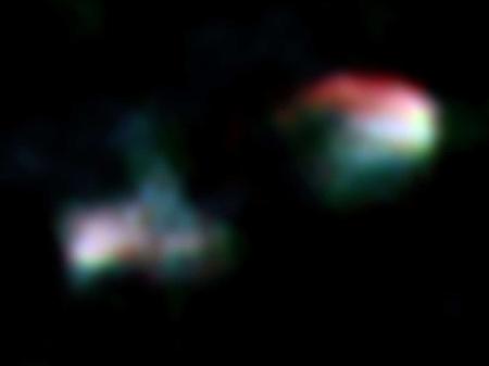 A imagem obtida por rádio-observatórios mostra os jatos de matéria produzidos pelo buraco negro central em Arp 187 - ALMA (ESO/NAOJ/NRAO), Ichikawa et al.