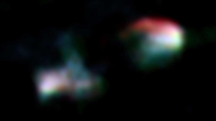 A imagem obtida por rádio-observatórios mostra os jatos de matéria produzidos pelo buraco negro central em Arp 187 - ALMA (ESO/NAOJ/NRAO), Ichikawa et al.