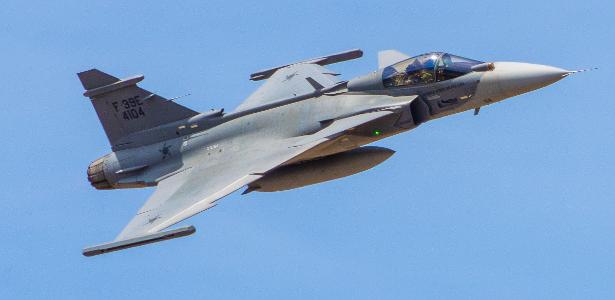 Caça Gripen conclui testes em meio a atrasos por questões orçamentárias