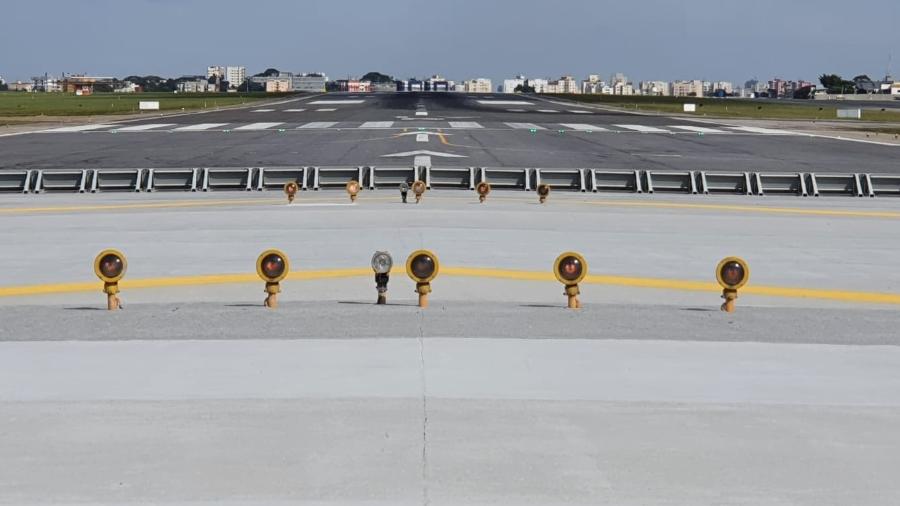 Sistema Emas para auxiliar na parada de aviões na cabeceira do aeroporto de Congonhas SP: Tamanho é de 72 m x 47,4 m 