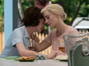 Anne Hathaway e Jessica Chastain travam um bom duelo em 'Instinto Materno'