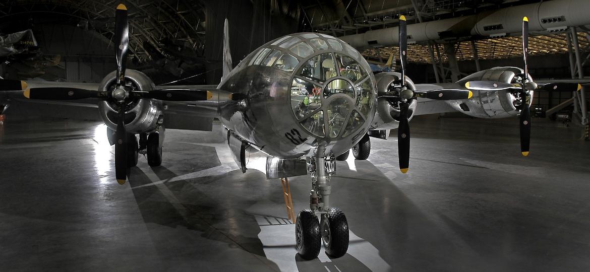 Avião B-29 batizado de Enola Gay, que lançou a primeira bomba atômica no Japão, sobre Hiroshima - Dane Penland/Smithsonian National Air and Space Museum