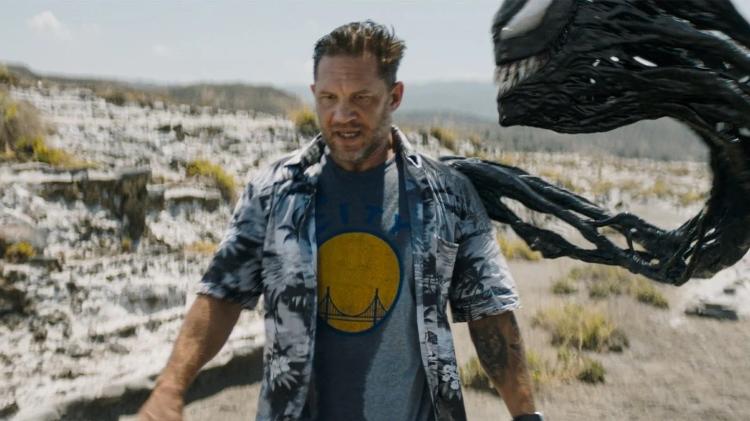 Tom Hardy não larga de seu colega alienígena em 'Venom: A Última Rodada'