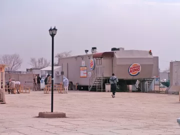 Lanches e guerra: por que os EUA tinham Burger King em bases no Iraque?