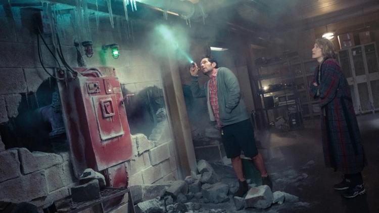 Paul Rudd e Carrie Coon checam o estrago em 'Ghostbusters: Apocalipse de Gelo'