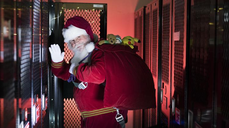 Papai Noel a bordo de caça dos EUA: Voo do bom velhinho é rastreado todos os anos por militares dos EUA e Canadá