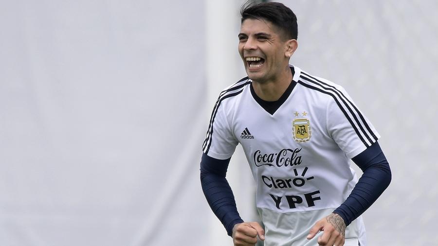 Ever Banega voltou aos treinos após sentir desconforto muscular na semana passada - AFP