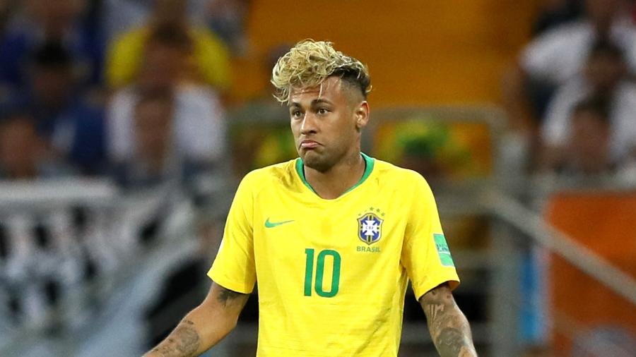 Neymar gesticula durante jogo de estreia da seleção brasileira, contra a Suíça - Kevin C. Cox/Getty Images