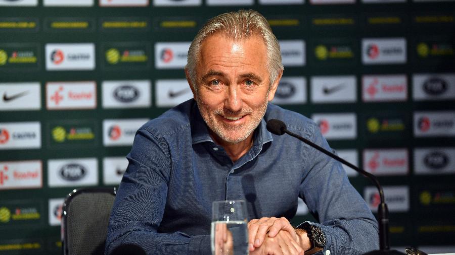 Bert van Marwijk, técnico da seleção da Austrália - AFP PHOTO / SAEED KHAN