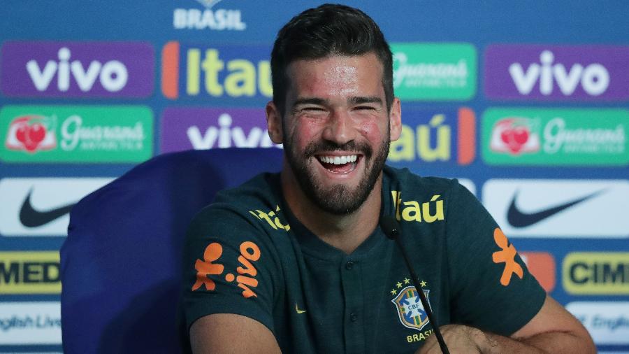 Alisson ri durante entrevista coletiva - Pedro Martins / MoWA Press