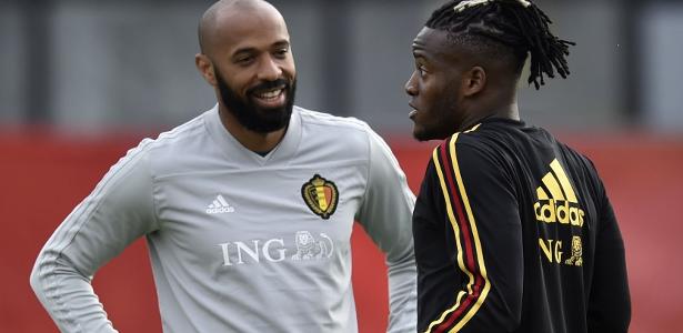 Henry conversa com Batshuayi durante treino da seleção belga - Yuri Cortez/AFP